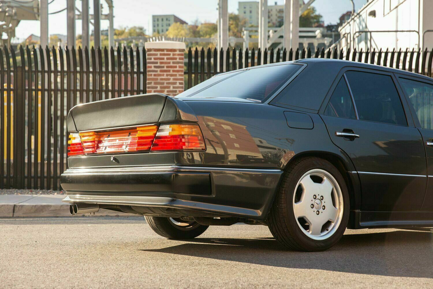 Mercedes-Benz W124 E Class 1986-1993 Orange/Red Heckblende